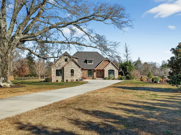 1001 Williams St, Decherd, TN 37324