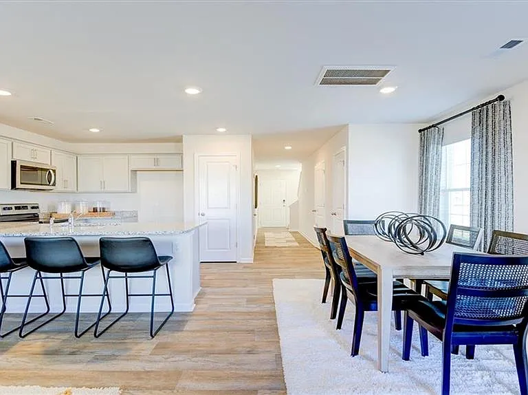 1408 Maltese Ln — Photo 6