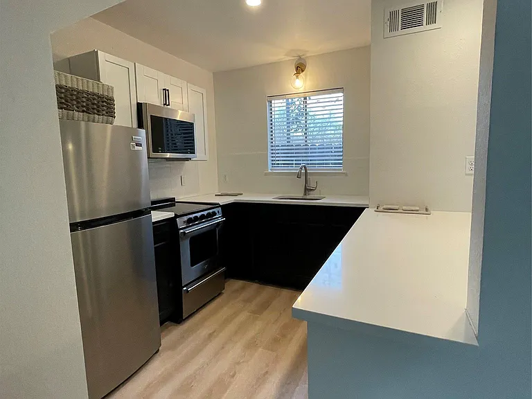 1714 Enfield Rd #102 — Photo 5
