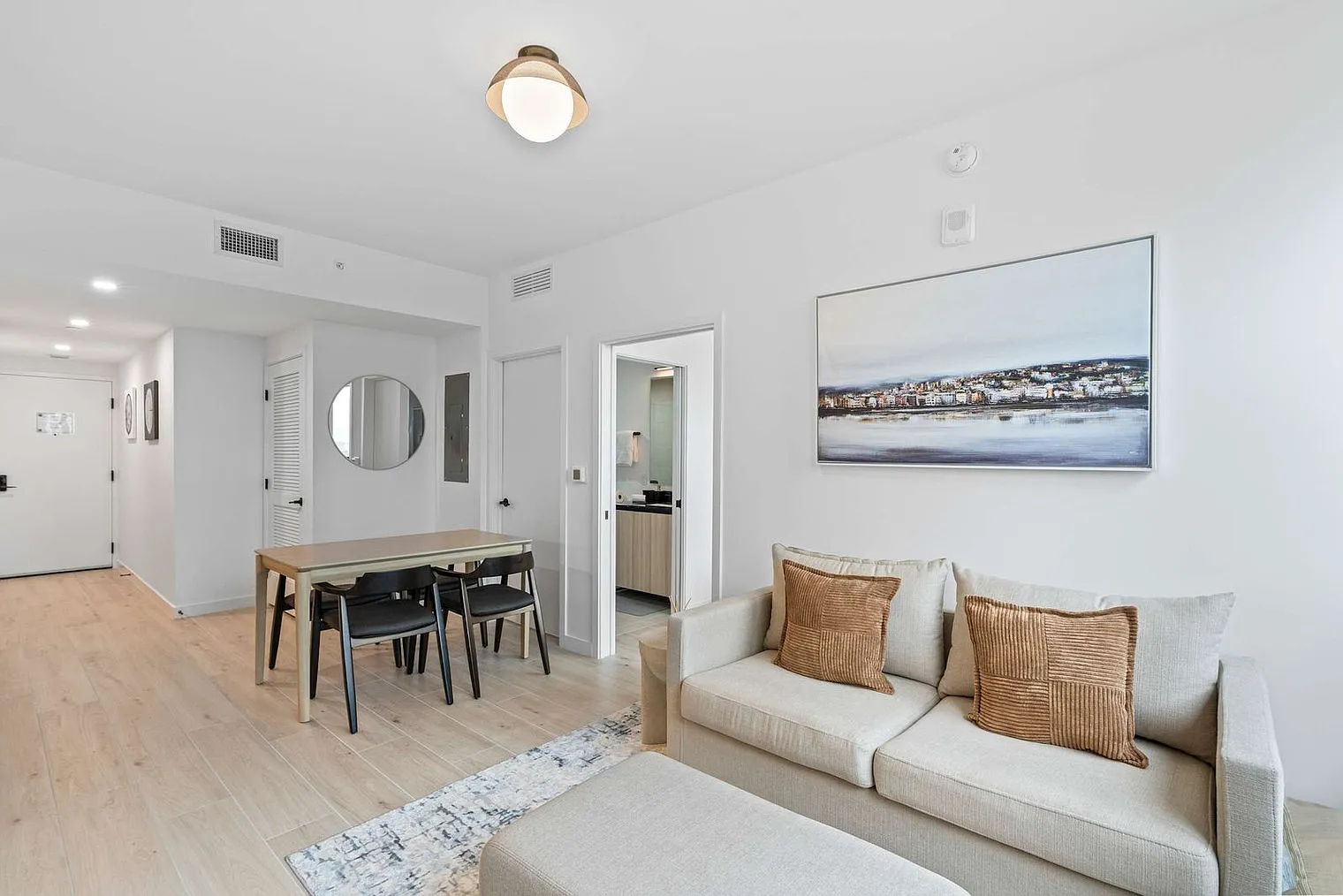 1 bed, 1.0 bath, 613 sqft, $2,727 — Photo 3