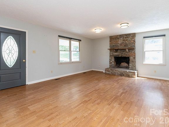 3rd image of 751 Bryson Rd