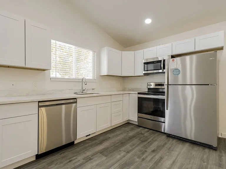 2098 E Weeping Willow Way — Photo 7