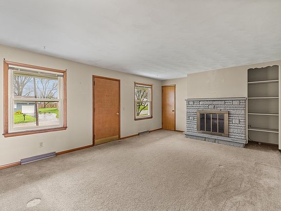 4th image of 1324 Eastbrook Dr