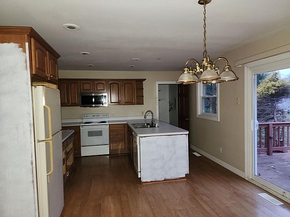2nd image of 115 Woodview Dr