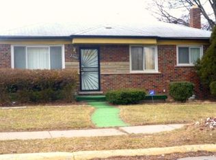 23001 Wildwood St, Oak Park, MI 48237