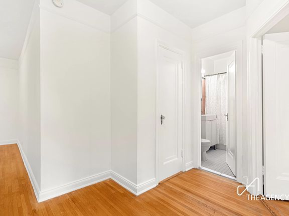 5th image of 30-83 Crescent St #6E