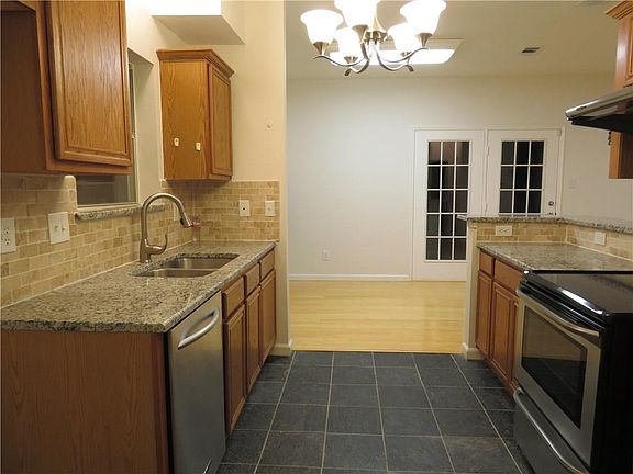 3rd image of 3842 Brandon Park Dr