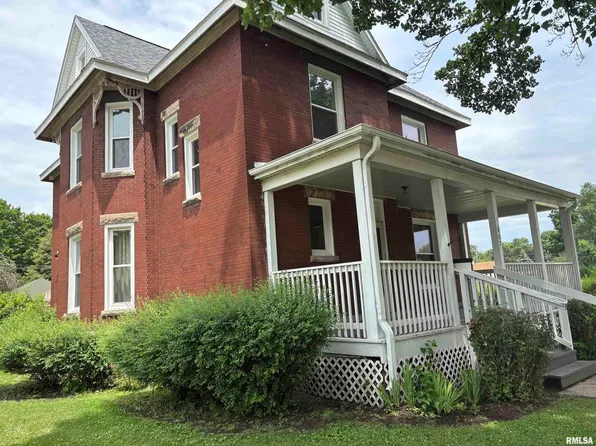 802 W 4th St, Sterling, IL 61081
