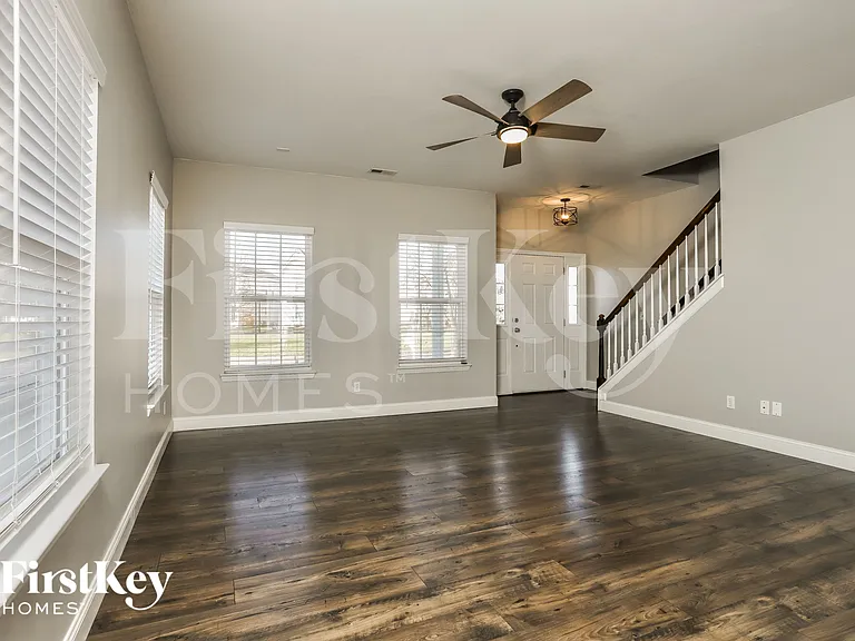 410 Covered Bridge Ln — Photo 3