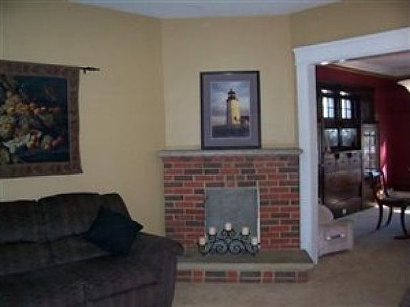 3rd image of 1597 Winton Ave