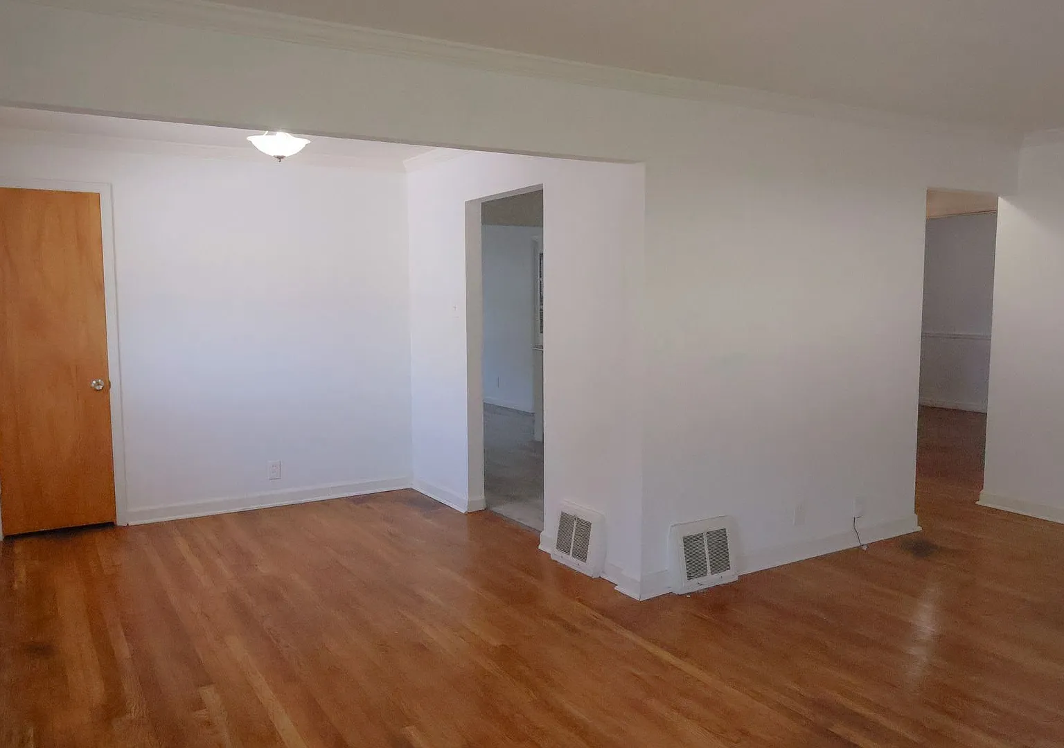 Charming 2BR Home in Bellefontaine Neighbors Available Now! — Photo 3