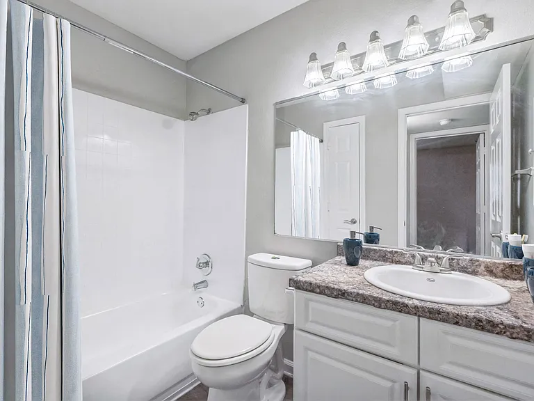 The Lexington Apartments — Photo 20