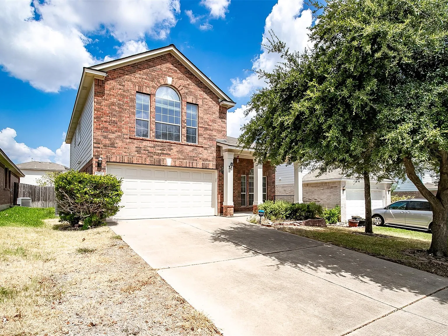 3 bed, 2.5 bath, 2129 sqft, $2,395 — Photo 2