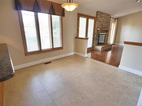 4th image of 739 Fairington View Dr