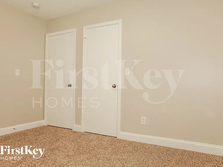 1033 Kings Mountain Ln — Photo 11