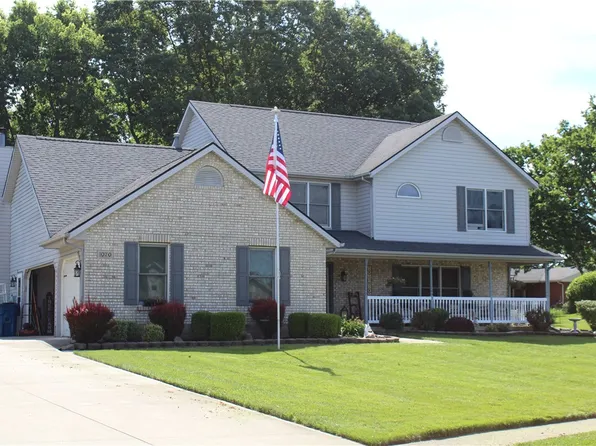1070 Winston Ln, Tipp City, OH 45371
