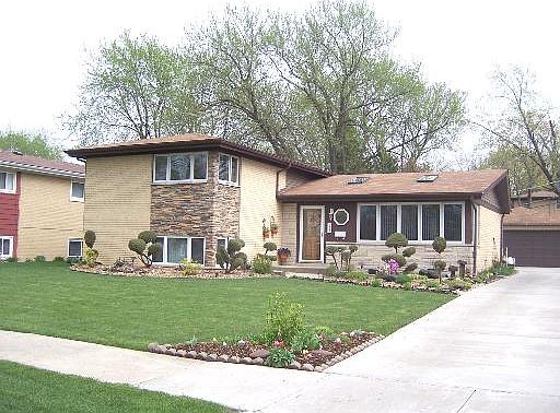 1st image of 127 E David Dr