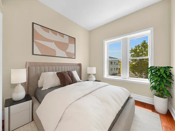 240 Clendenny Avenue image 11 of 40