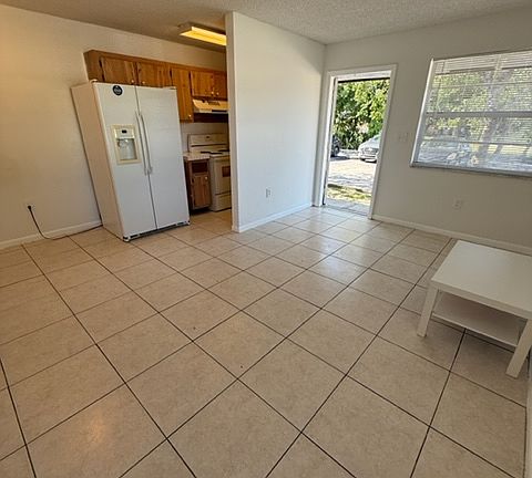 3rd image of 2216 Johnson St APT 1