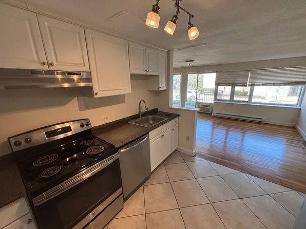 333 Main St APT 13, Melrose, MA 02176