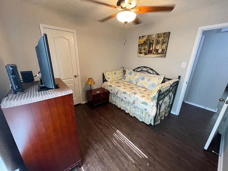 10210 Dixon Wood — Photo 9