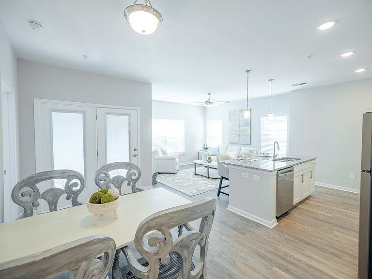 Grand Oaks Apartments — Photo 11