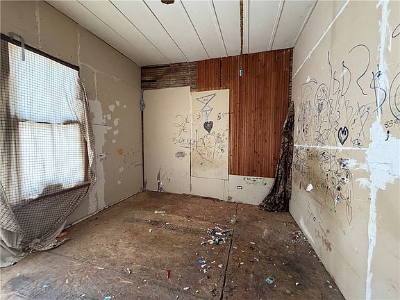 4th image of 112 S Walnut St