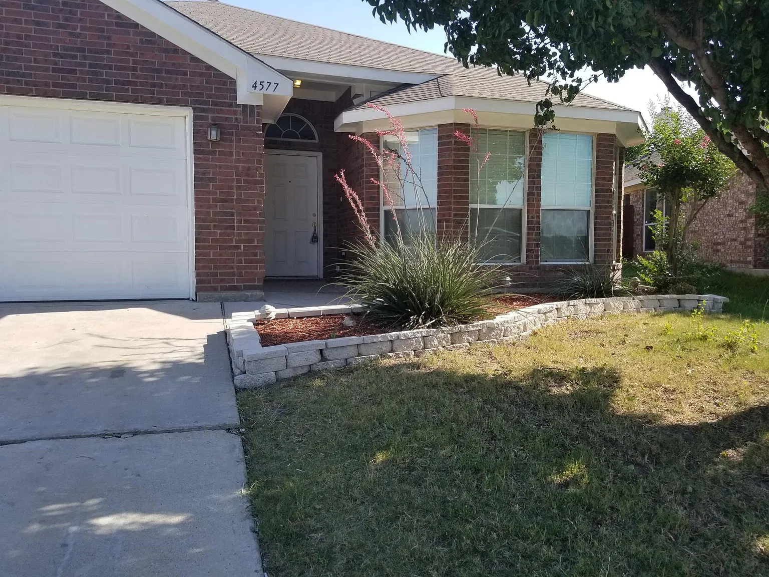 4 bed, 1907 sqft, $2,200 — Photo 2