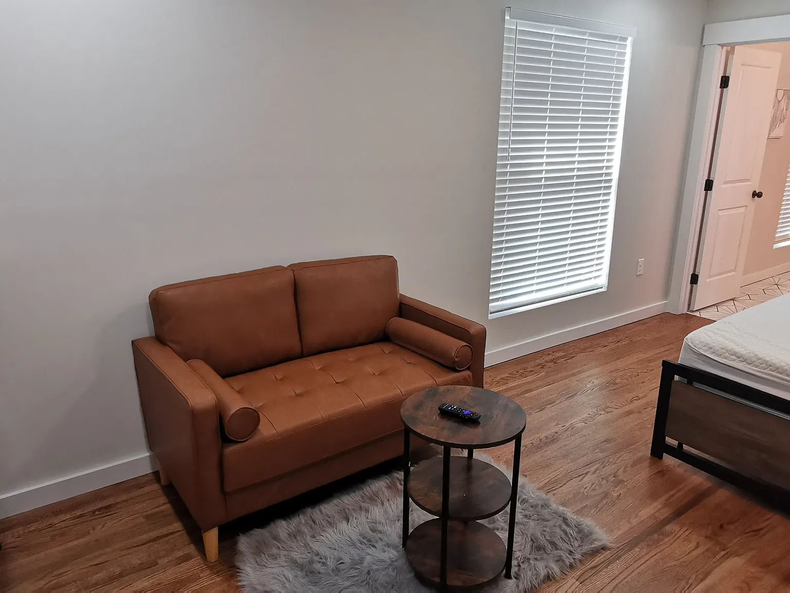 6 bed, 2090 sqft, $950 — Photo 4