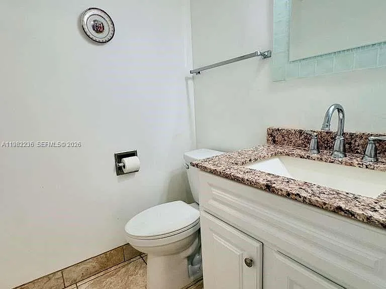 20500 W Country Club Dr #410 — Photo 5
