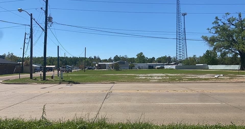 1st image of 421 Tunica Dr W