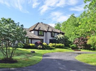 7870 Fox Hill Dr E, Gates Mills, OH 44040