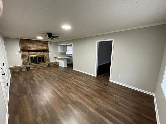 3rd image of 102 E Russell St
