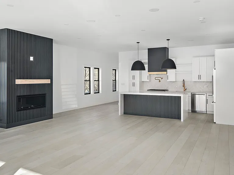 21 Woodbine St #21 — Photo 5