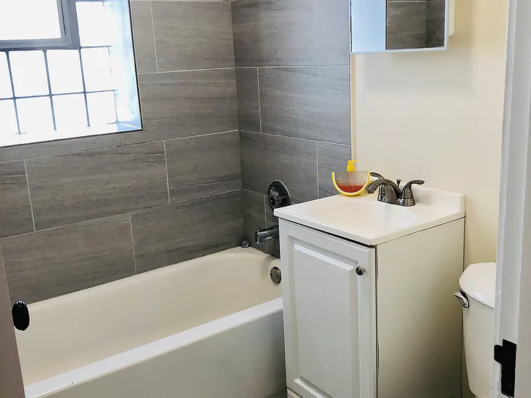 5751 W Gunnison St #1 — Photo 9