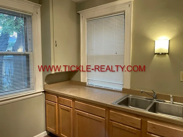 10 Thayer Street — Photo 1