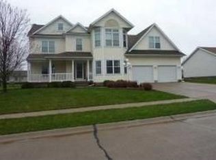 1004 Pleasant Hill Dr, De Witt, IA 52742