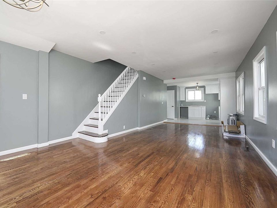 1st image of 11632 142nd St