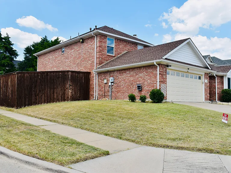 134 Turnberry Ln — Photo 3
