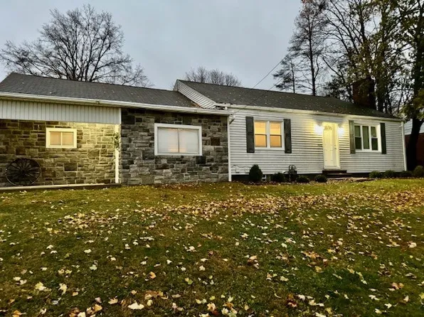 1423 Old Butler Rd, New Castle, PA 16101