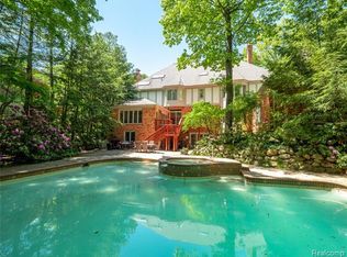 1750 Heron Ridge Dr, Bloomfield Hills, MI