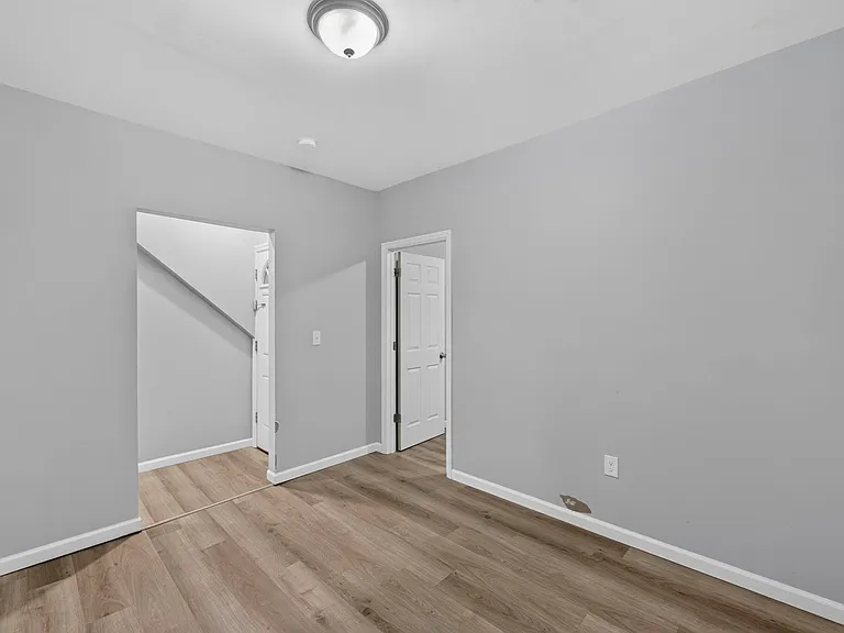 437 7th Ave #R2 — Photo 5