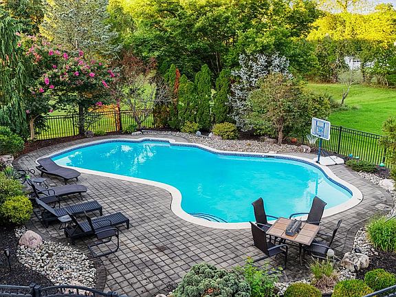 5th image of 3 Saddlebury Ct