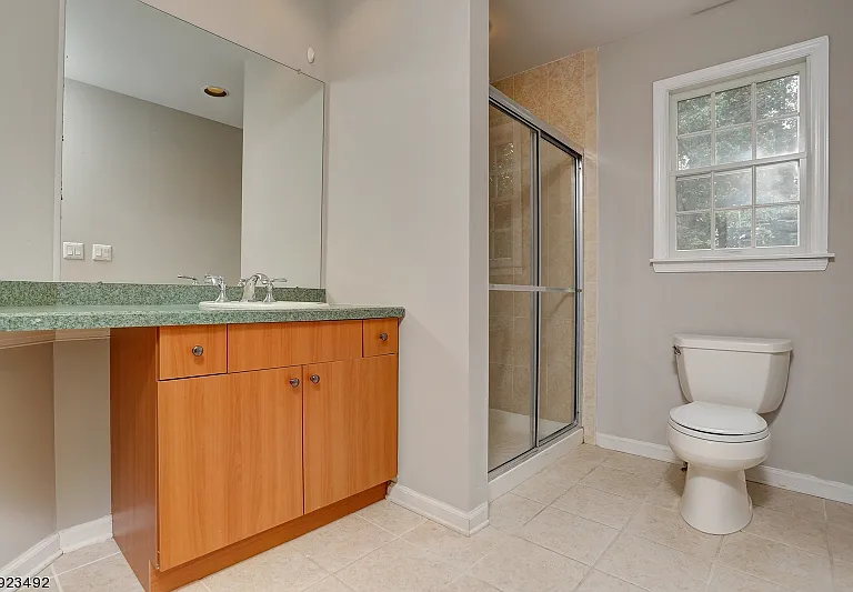 215 Raymound Blvd — Photo 14