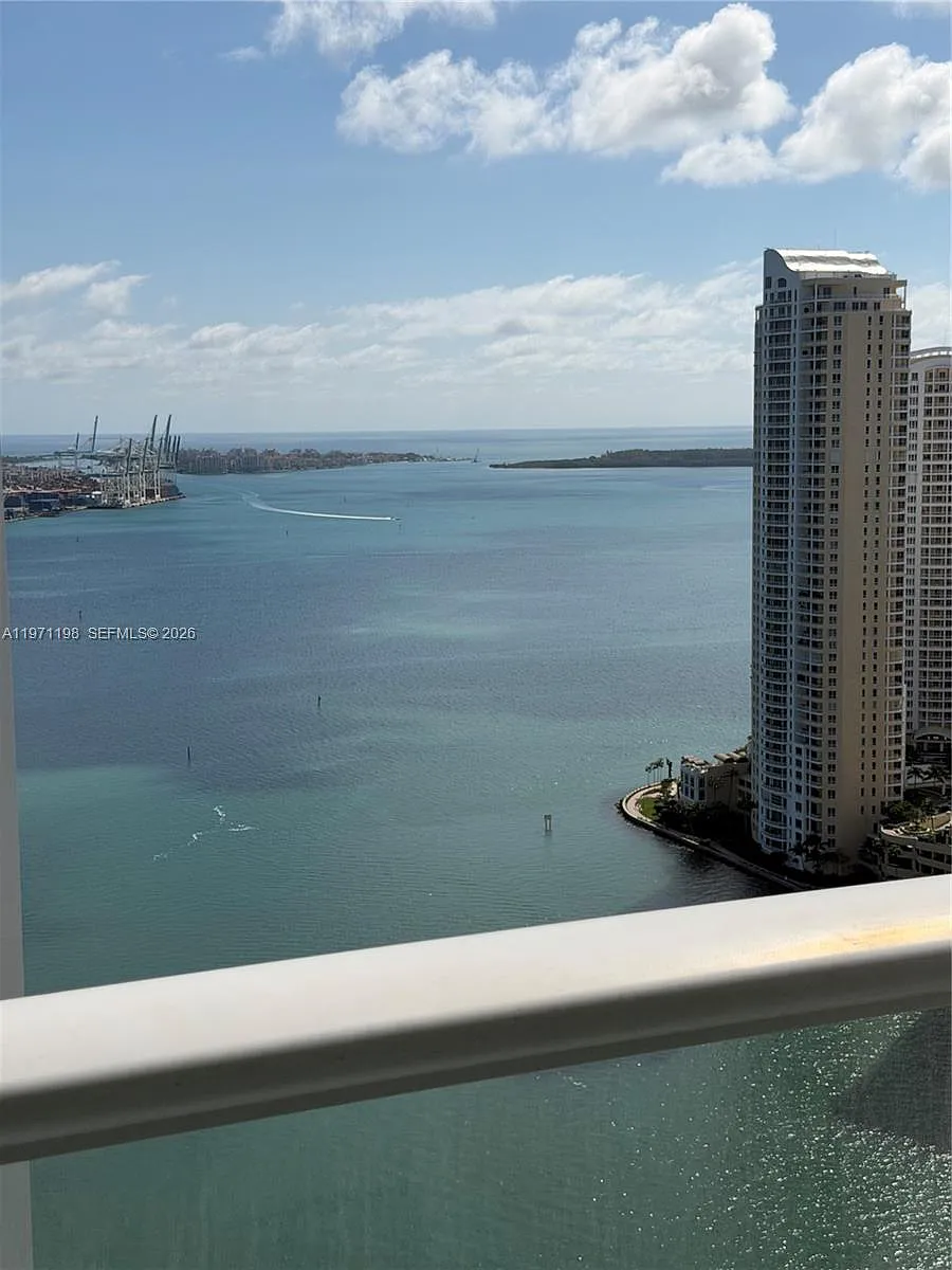 Building Photo - 300 S Biscayne Blvd #T-3314