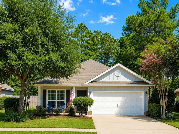 97 Dickens Dr, Freeport, FL 32439