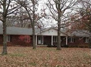 20564 NE Oakwood Dr, Lebanon, MO 65536