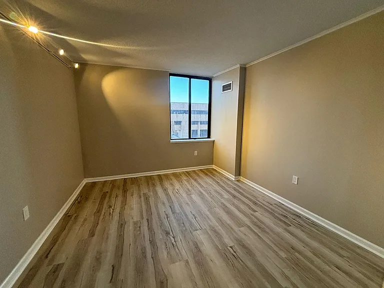 98 Wells St #401 — Photo 8