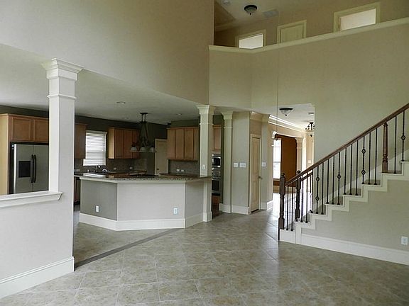 5th image of 115 N Almondell Cir
