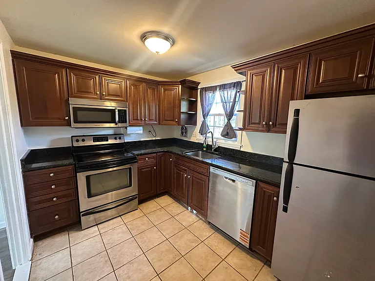 1256 Farmington Ave #C — Photo 5